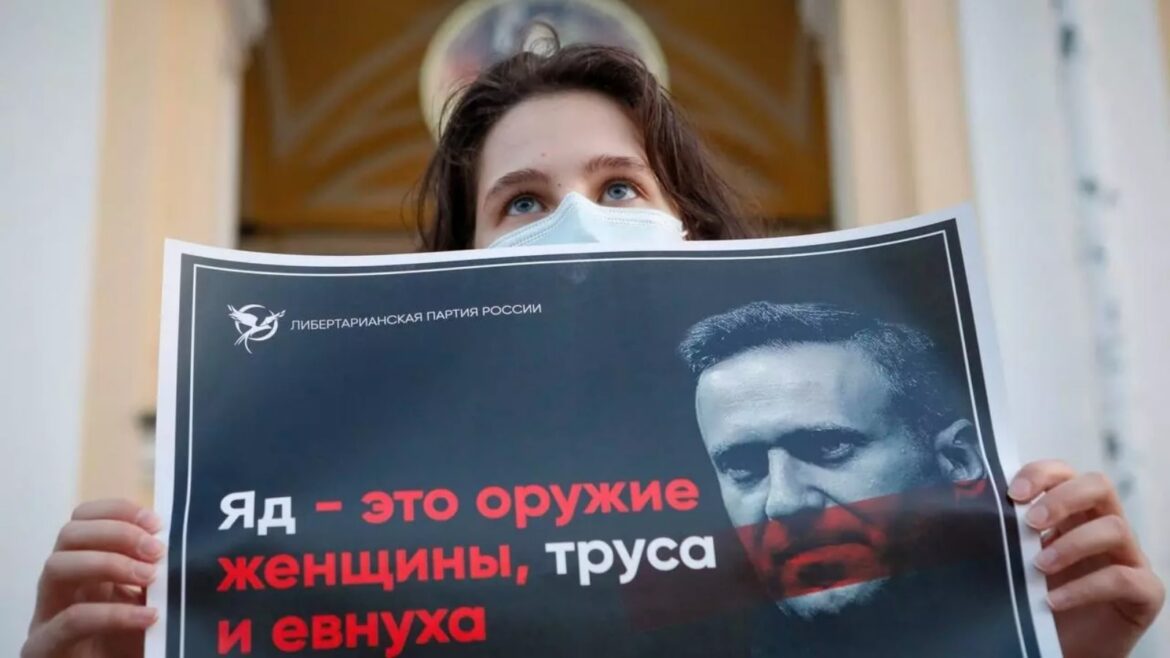 ALEXEI NAVALNY: CRITIC OF KREMLIN